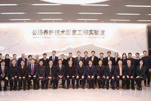 Bà con nông dân không diệt xuể ốc bươu vàng bằng biện pháp thủ công.